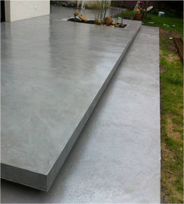 Allée extérieure de villa — béton époxy décoratif