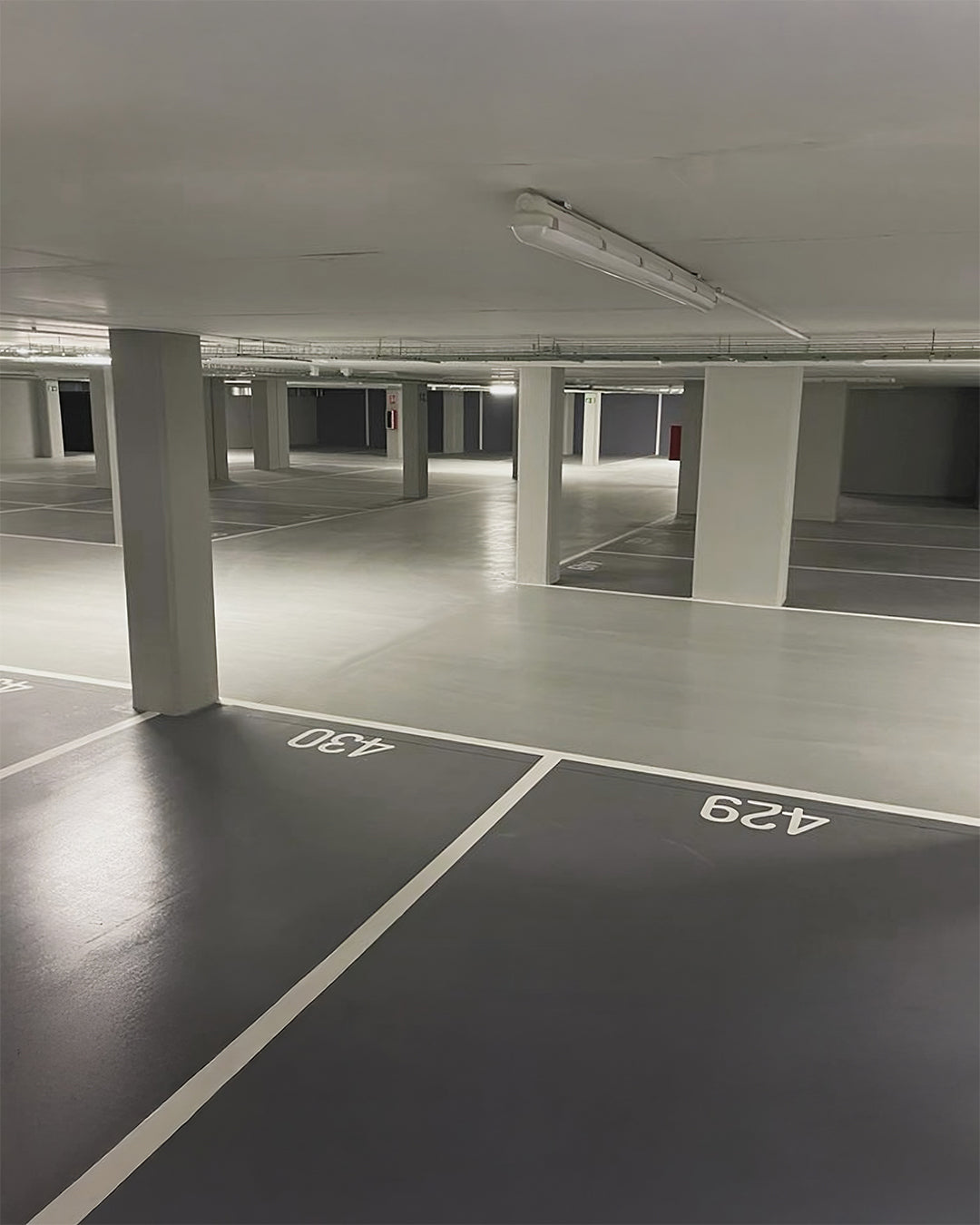 Parking industriel — sol époxy haute résistance